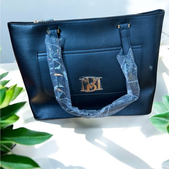 Badgley Mischka Handbags - NWT Badgley Mischka Black Shoulderbag